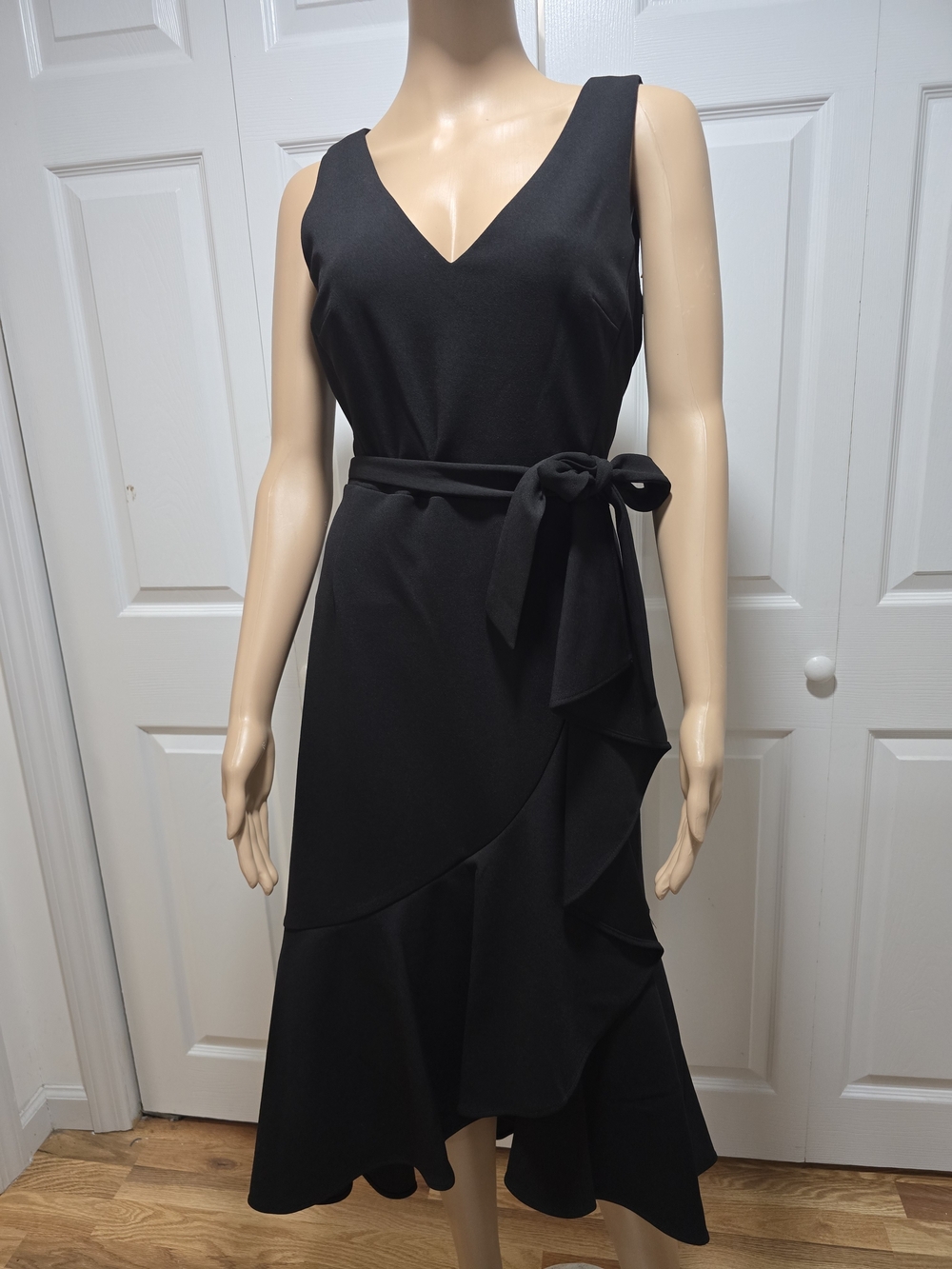 Classic V-Neck Black Sleeveless Wrap Dress with Tie